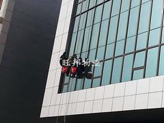如何选择专业的玻璃幕墙清洗公司及幕墙工程要点解析